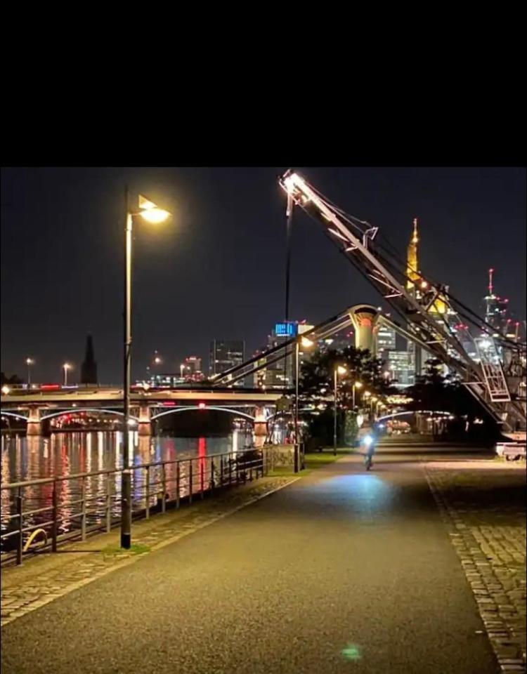 Arthouse Appartement Frankfurt am Main Buitenkant foto